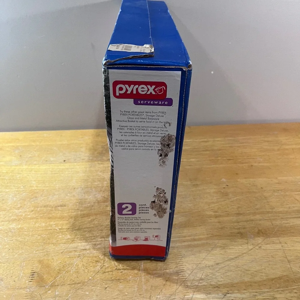 Pyrex serveware holiday